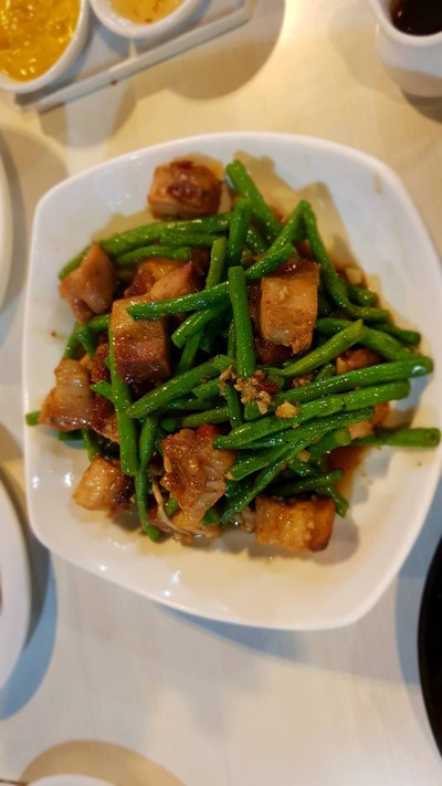 ผัดถั่วฝักยาวหมูกรอบ