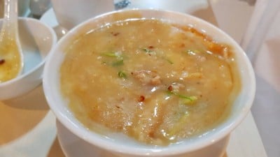 โจ๊กหมูเส้นไข่เยี่ยวม้า