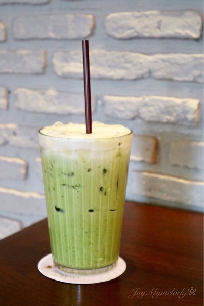 Iced Matcha Latte มัทฉะลาเต้เย็น