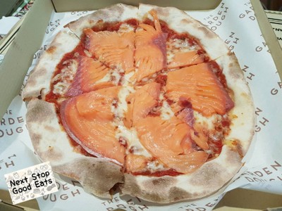 พิซซ่าแซลม่อนรมควัน