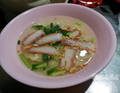 เกี๊ยวน้ำหมูแดง