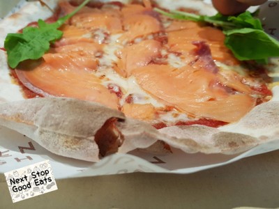 พิซซ่าแซลม่อนรมควัน