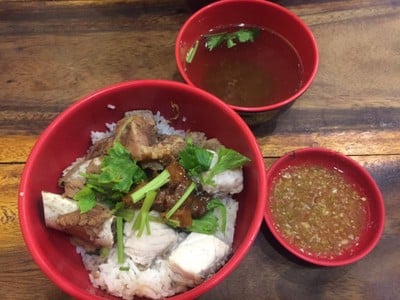 เมนูของร้าน ข้าวต้มแห้งริมหนน ข้าวต้ม ข้าวต้มยำ โจ๊ก ก๋วยเตี๋ยวต้มยำ เล้งแซ่บ กะเพรา บรรทัดทอง