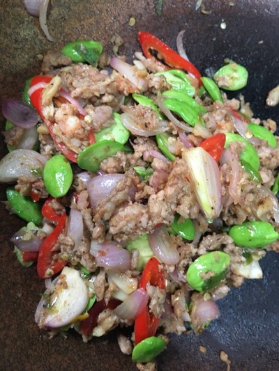 วิธีทำ หมูสับคั่วกะปิสะตอ วิธีทำ หมูสับคั่วกะปิสะตอ