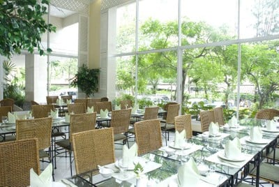 บรรยากาศ The Orchard Restaurant ศรีราชา