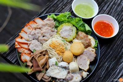 เจ๊นิ สาขาโรงสีเเดง (เจ๊นิ สาขาโรงสีแดง) เจ๊นิ สาขาโรงสีเเดง (เจ๊นิ สาขาโรงสีแดง)