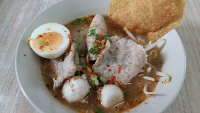 เส้นเล็กต้มยำ