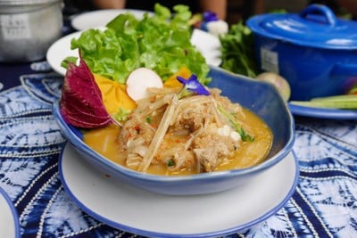 มีนา