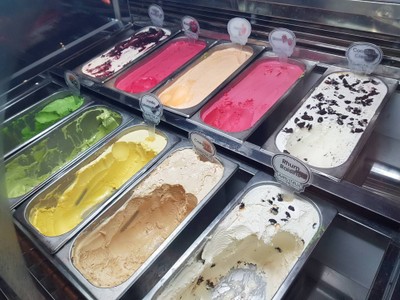 ไอศครีมต่างๆในร้าน