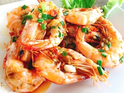 กุ้งผัดพริกเกลือ