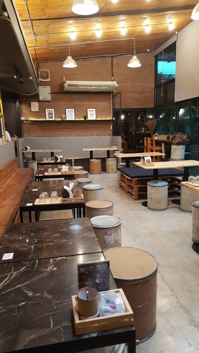 บรรยากาศ ZlowPoke スローポーク✨ ไก่ต้มน้ำปลา ชา กาแฟคั่วเอง✨ ZlowPoke スローポーク