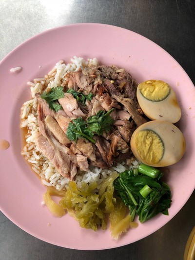 ข้าวขาหมู ใส่ไข่