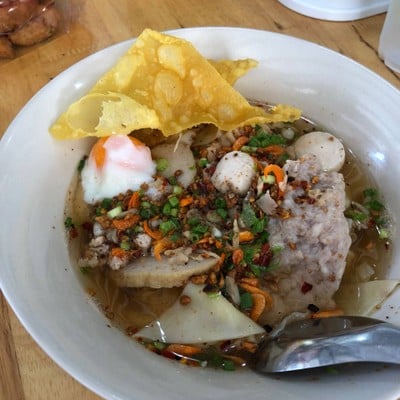 เกี๊ยวกุ้งหมูต้มยำ ไข่ออนเซ็น