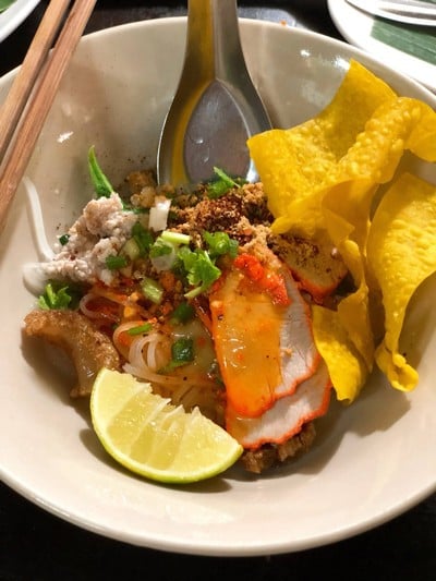 ไม้กลางกรุง (MAI KLANG KRUNG RESTAURANT) ไม้กลางกรุง (MAI KLANG KRUNG RESTAURANT)