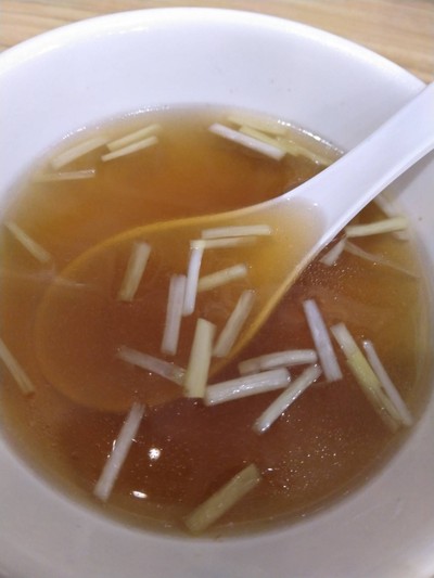 น้ำซุป เสิร์ฟคู่กับบะหมี่แห้ง