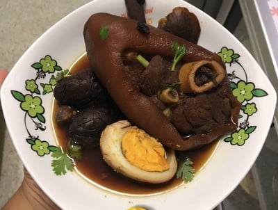 ขาหมูพะโล้เห็ดหอม ขาหมูพะโล้เห็ดหอม