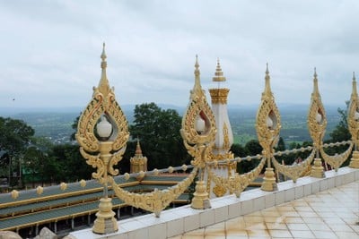 วัดชัยมงคล ผาน้ำย้อย