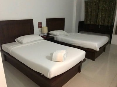 โรงแรมนานาบุรี