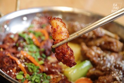 โคชูจัง บุลโกกิ (หมูสามชั้นผัดซอสโคชูจัง)