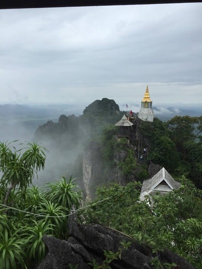 วัดพระบาทปู่ผาแดง (วัดเฉลิมพระเกียรติพระจอมเกล้าราชานุสรณ์) วัดพระบาทปู่ผาแดง (วัดเฉลิมพระเกียรติพระจอมเกล้าราชานุสรณ์)
