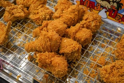 ไก่ลุงป้อม