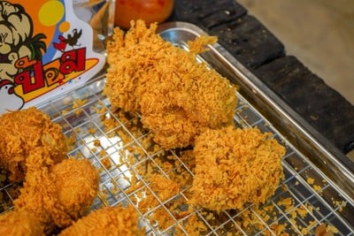 ไก่ลุงป้อม