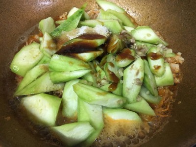 วิธีทำ บวบผัดมันกุ้งไก่บด