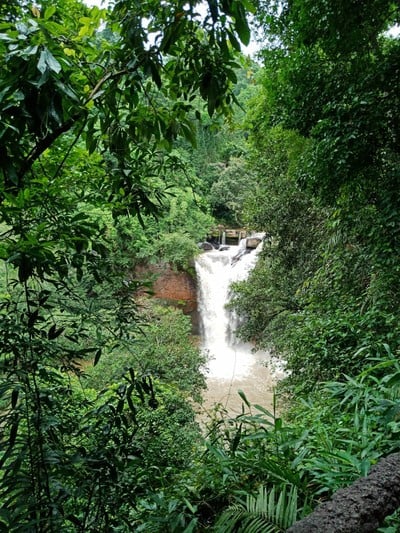 น้ำตกเหวสุวัต