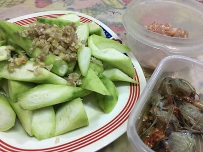 วิธีทำ บวบผัดมันกุ้งไก่บด