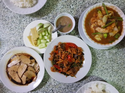 อาหาร หรือ เครื่องดื่ม