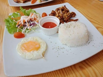 ข้าวหมูกระเทียม