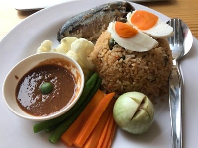 ข้าวผัดน้ำพริกลงเรือ