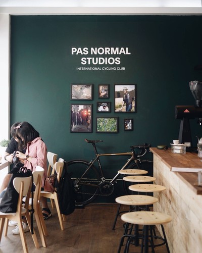 บรรยากาศ One Two Two Coffee Bar X Pas Normal Studios Acmen Ekamai Complex