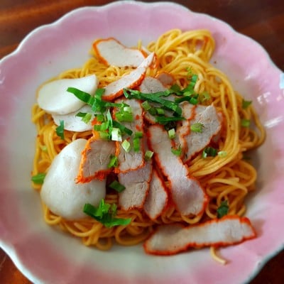 เมนูของร้าน บะหมี่เจ๊เน้ย อุทัยธานี