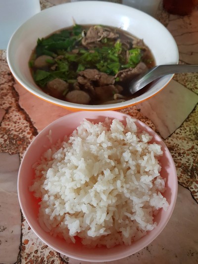 เกาเหลาลูกชิ้นเนื้อสด ข้าวเปล่า