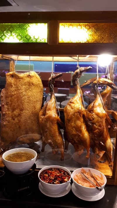 เป็ดย่าง หมูกรอบ