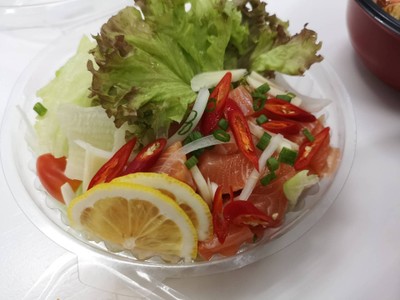 ยำปลาแซลมอน