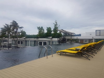 สระว่ายน้ำ/ชายหาด