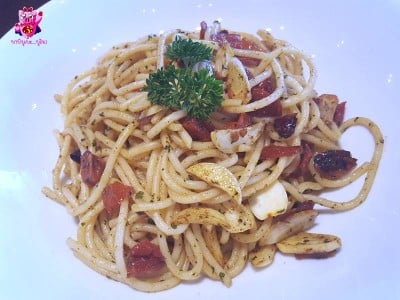 อาหาร หรือ เครื่องดื่ม