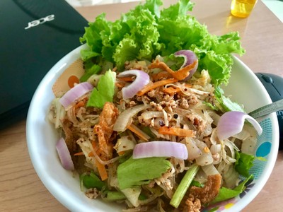 ยำวุ้นเส้นเครื่องล้น