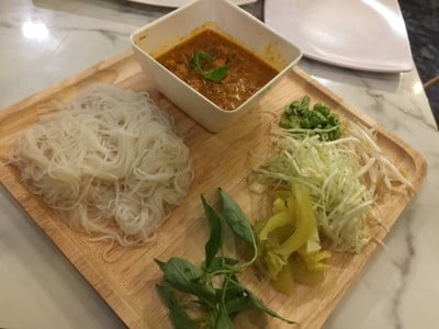 ขนมจีนน้ำยาปลาทูน่า
