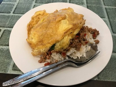 กระเพราหมูสับ ไข่เจียว