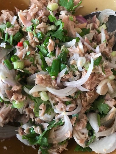 วิธีทำ ข้าวยำทูน่ารวมมิตรคลีนๆ