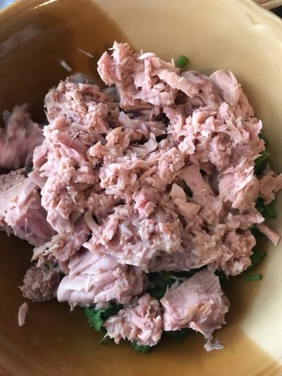 วิธีทำ ข้าวยำทูน่ารวมมิตรคลีนๆ