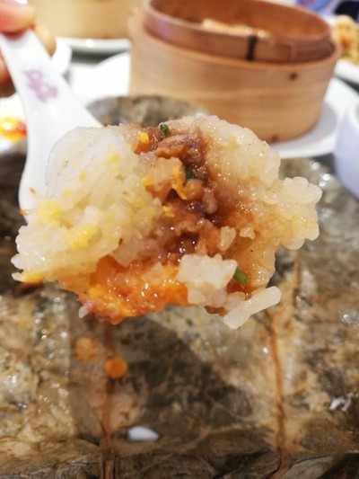 ข้าวเหนียวห่อไก่ใบบัว