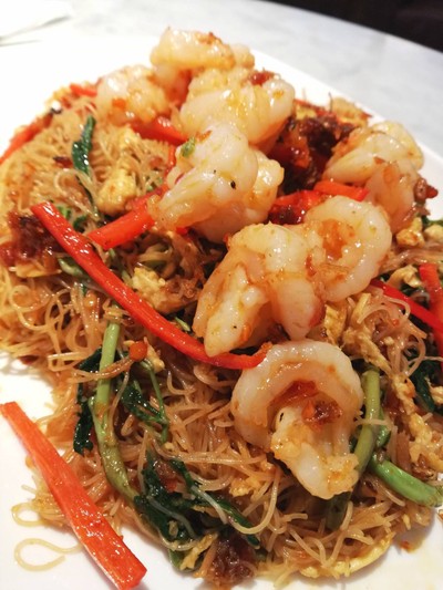 หมี่กระเฉดผัดซอส X.O.