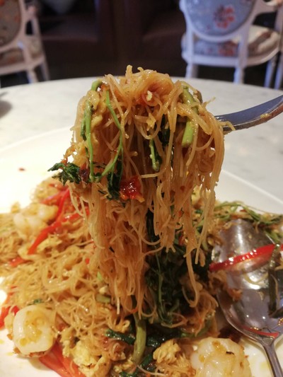 หมี่กระเฉดผัดซอส X.O.