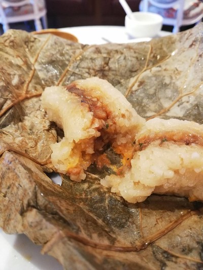ข้าวเหนียวห่อไก่ใบบัว