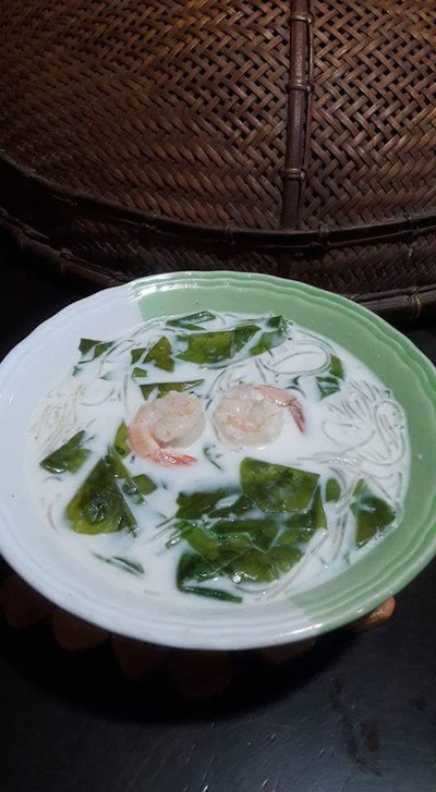 แกงกะทิวุ้นเส้นกุ้งสด (ใบเหลียง)