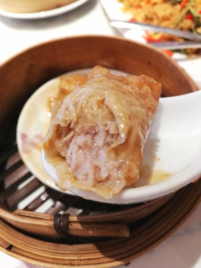 ฟองเต้าหู้ม้วนไส้หมูนึ่งน้ำแดง